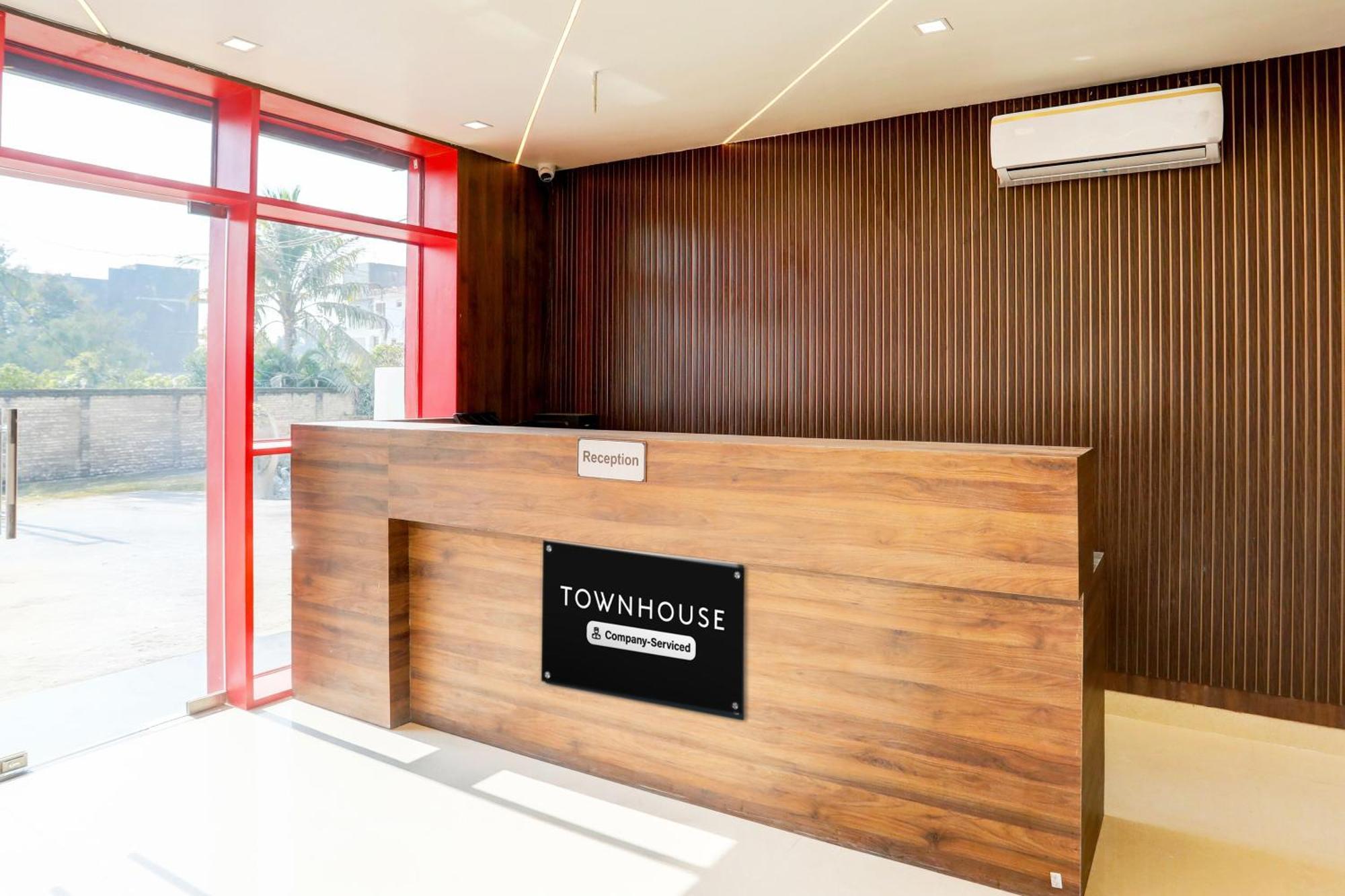 Super Townhouse Balua Road Pahadiya Hotel Varanasi Exterior photo
