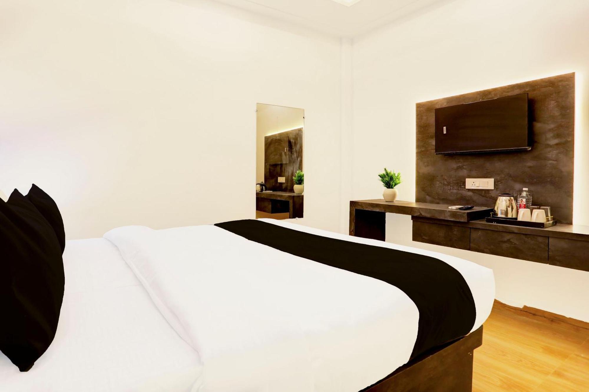Super Townhouse Balua Road Pahadiya Hotel Varanasi Exterior photo