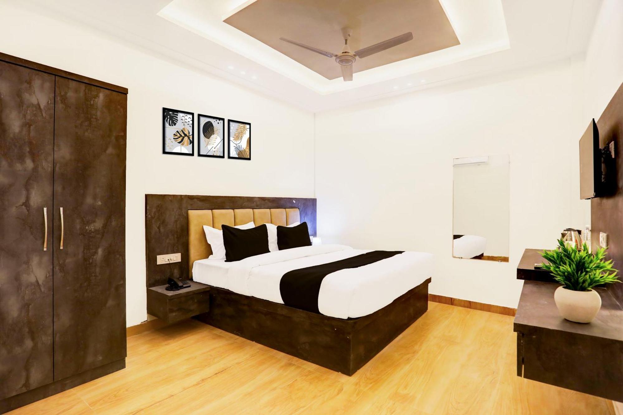 Super Townhouse Balua Road Pahadiya Hotel Varanasi Exterior photo